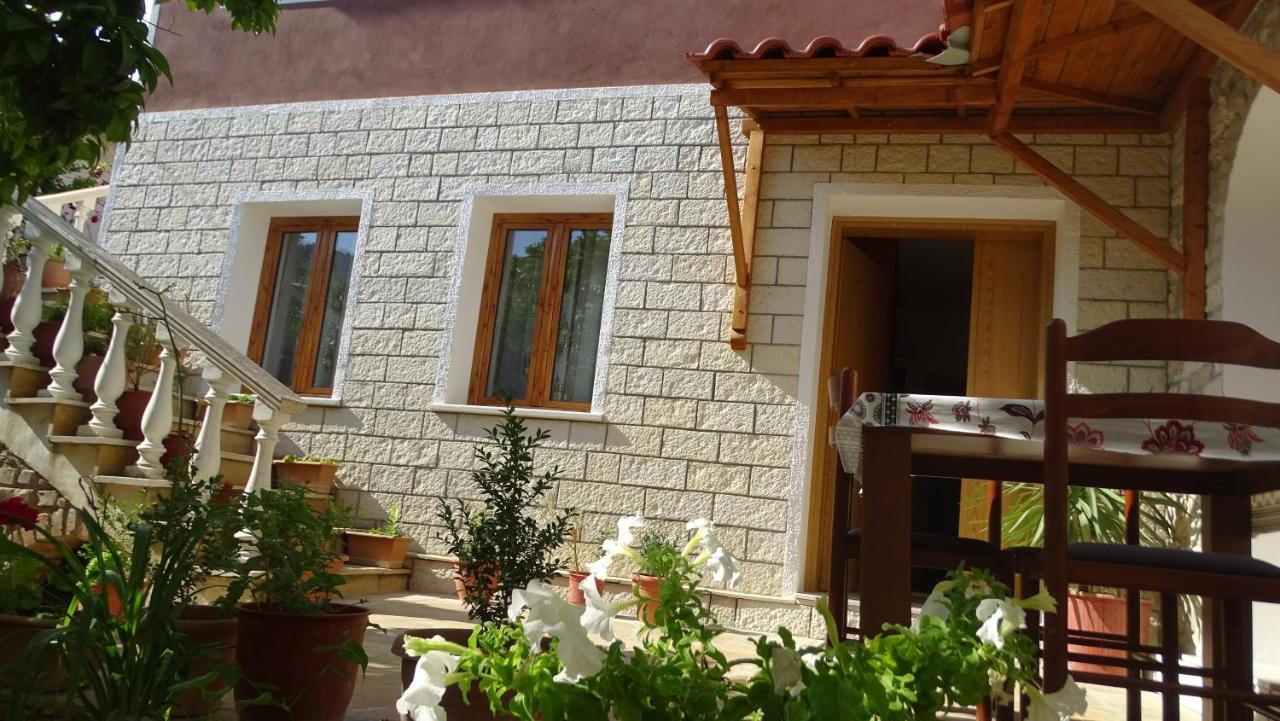 Guesthouse Hlias Gloria Berat Luaran gambar