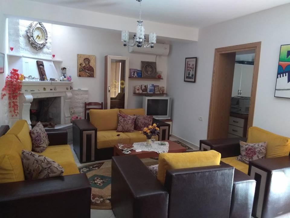 Guesthouse Hlias Gloria Berat Luaran gambar
