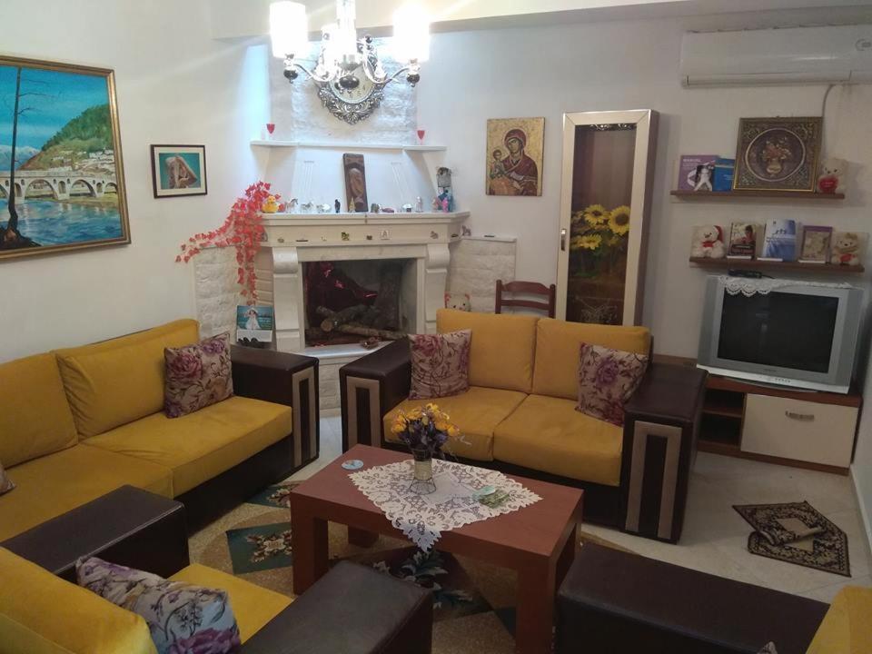 Guesthouse Hlias Gloria Berat Luaran gambar