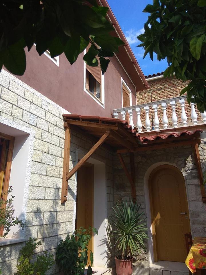 Guesthouse Hlias Gloria Berat Luaran gambar